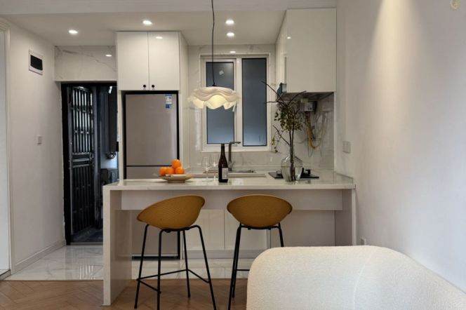 Impressive bright 1BR Apt| All south | Zhong Shan Park & Loushanguan rd Mt 8.2K