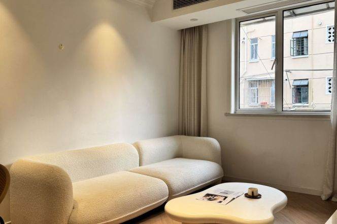 Impressive bright 1BR Apt| All south | Zhong Shan Park & Loushanguan rd Mt 8.2K