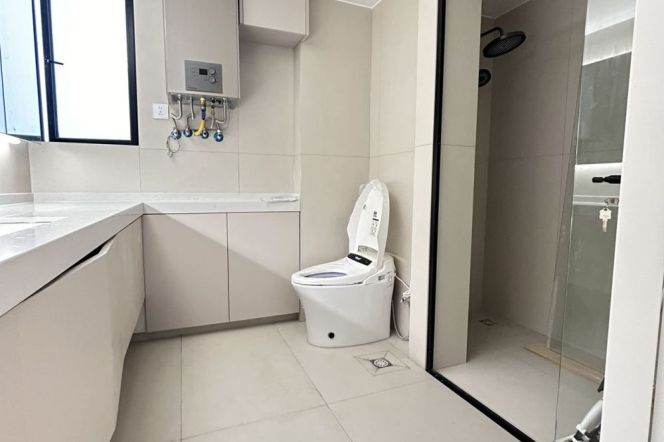 Master bedroom with own bathroom 6.5K nice modern decoration Jing'an M7/13 Jing'an 