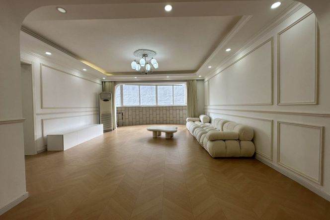 New decoration 3br/187sqm & elevator @Jing'An temple & Line 2/7/14 