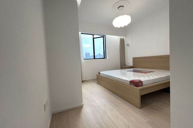 Master bedroom with own bathroom 6.5K nice modern decoration Jing'an M7/13 Jing'an 