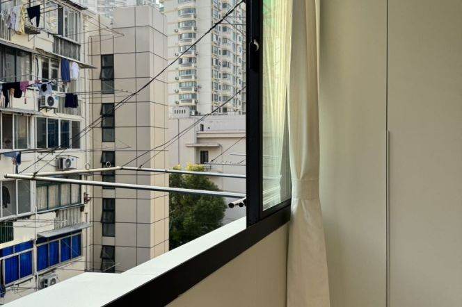 Modern&Spacious& Sunny 1Br-1livr  | Zhongshan Park & Loushanguan rd Metro 7.6K