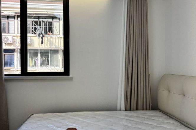 Modern&Spacious& Sunny 1Br-1livr  | Zhongshan Park & Loushanguan rd Metro 7.6K