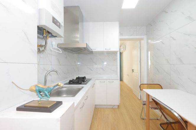 Nice yard 2Brs/1Lr/1Bt apt nr Changping rd,M7/13