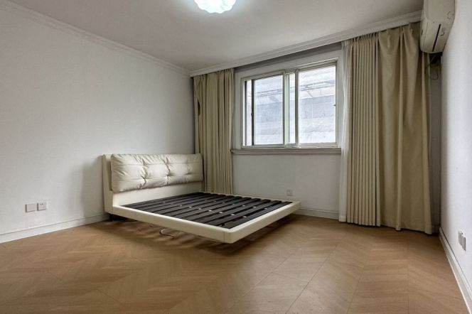 New decoration 3br/187sqm & elevator @Jing'An temple & Line 2/7/14 