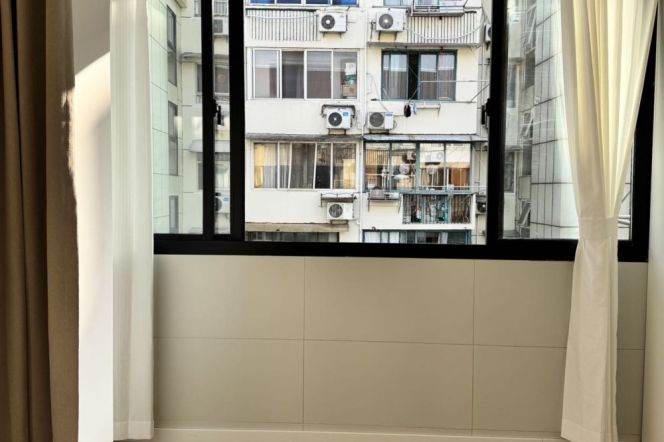 Modern&Spacious& Sunny 1Br-1livr  | Zhongshan Park & Loushanguan rd Metro 7.6K