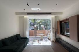 Nice yard 2BR 1BA /  Spacious / Bright / Modern