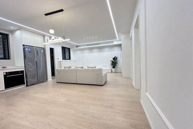 Super nice modern 3 br 2 baths 16.5K with central AC floor heating M7/13 Jing'an 