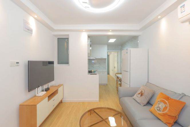 Nice yard 2Brs/1Lr/1Bt apt nr Changping rd,M7/13