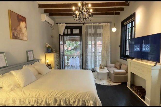  Homey studio with Balcony nr Middle Huaihai Rd     L1/10/12/13