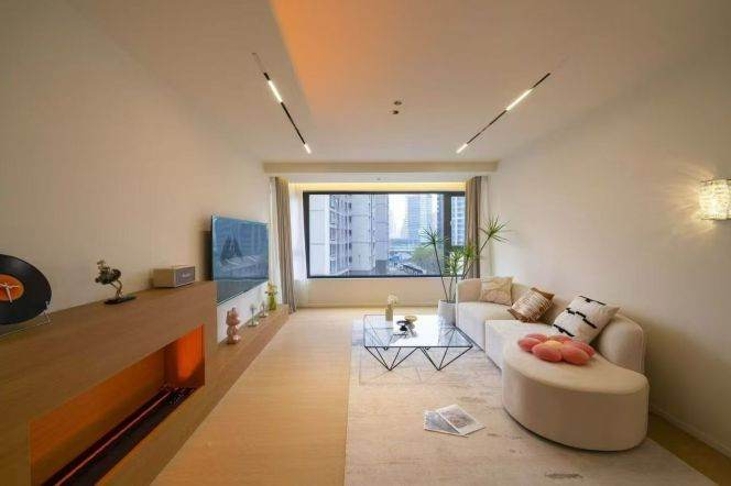 Brand new 2Br+Storage & Great view @L1