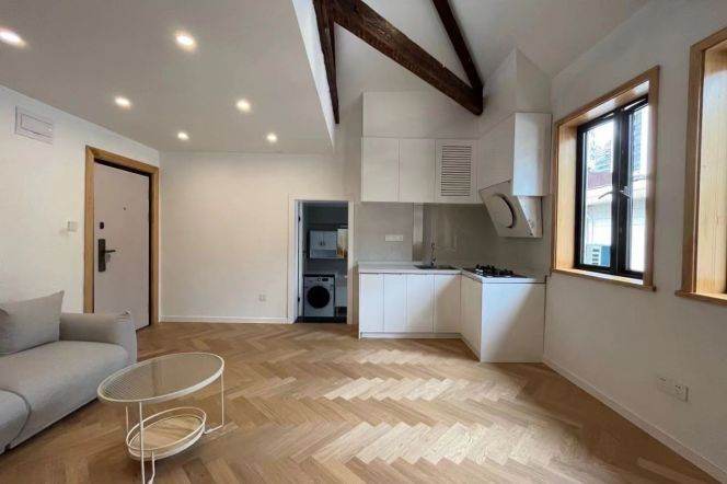 High ceiling 1Br/1Lr/1Bt apt nr South shanxi rd,M1/10/12