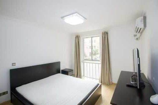 Hunan/Xing'guo rd good layout 3brs/2lr/2ba apt wt balcony; L10/11