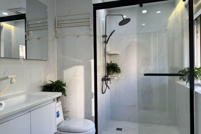 Spacious 1BR + high ceiling | Nice compound | Jiaotong Unive. L10/11 | Big windows