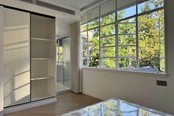 Spacious 1BR + high ceiling | Nice compound | Jiaotong Unive. L10/11 | Big windows