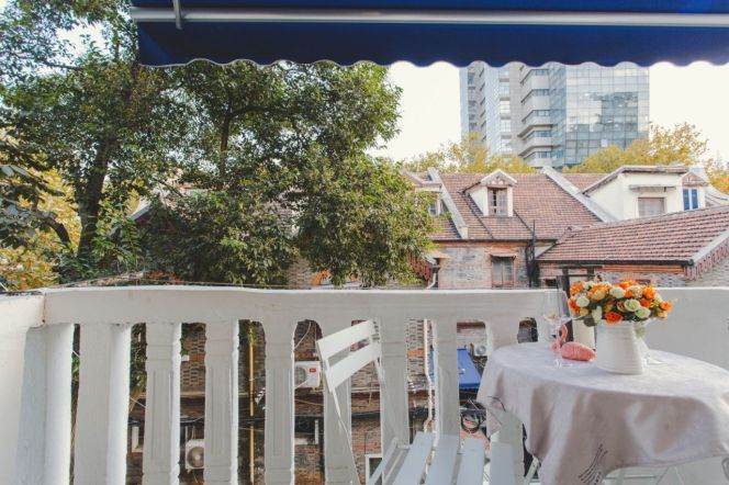  Homey studio with Balcony nr Middle Huaihai Rd     L1/10/12/13