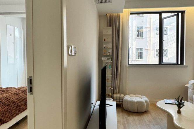 Cozy 1Br + balcony + floor heating | Changping rd L7 & Jing'an Temple L2/7