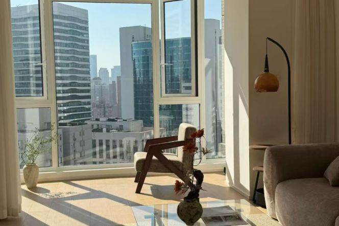 Bright 2Br with nice view @L1/12/13 