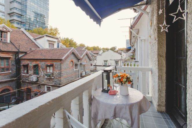  Homey studio with Balcony nr Middle Huaihai Rd     L1/10/12/13