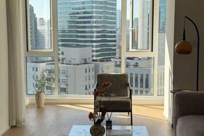 Bright 2Br with nice view @L1/12/13 