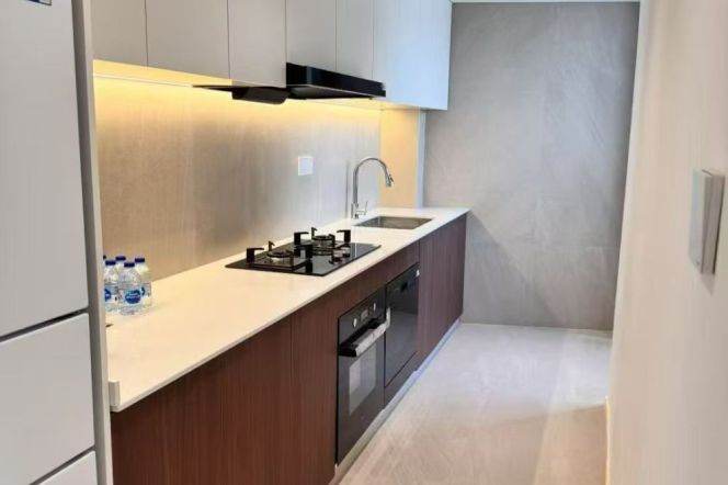 Bright 2Br with nice view @L1/12/13 