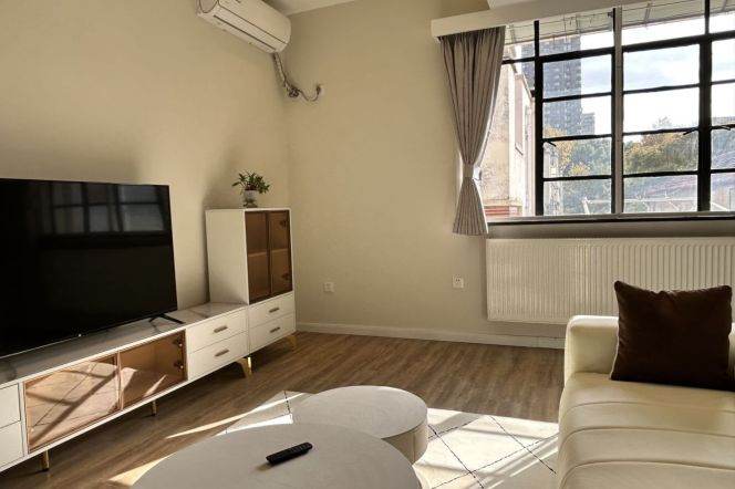 Modern 2Br-2bathr Apt + wall heating | Changshu & South Shanxi rd & Iapm