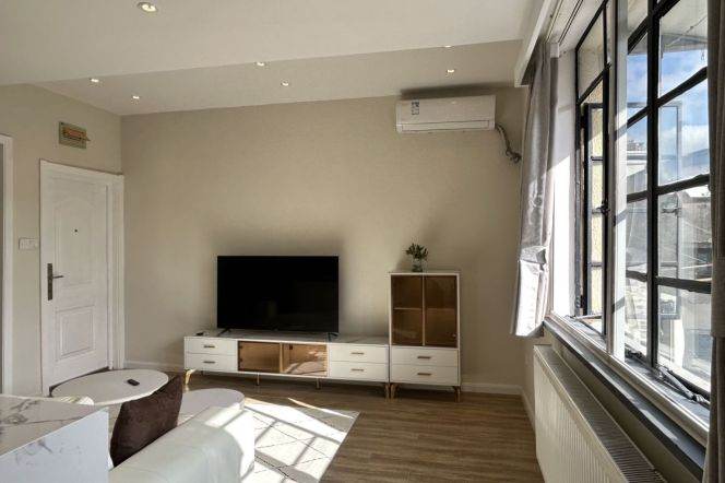 Modern 2Br-2bathr Apt + wall heating | Changshu & South Shanxi rd & Iapm