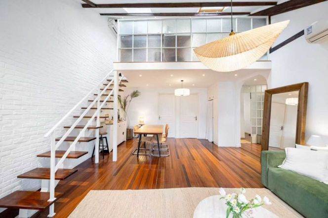 South Shanxi Rd Station 3Br/2Bath with Terrace Line1/10/12 High-ceiling