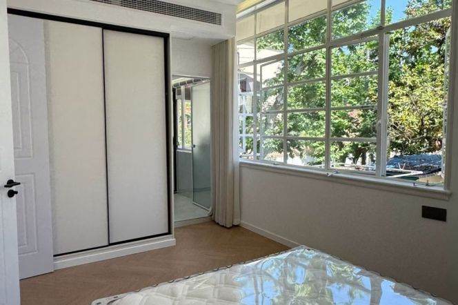 Good lighting 1br near Xujiahui/Jiaotong University