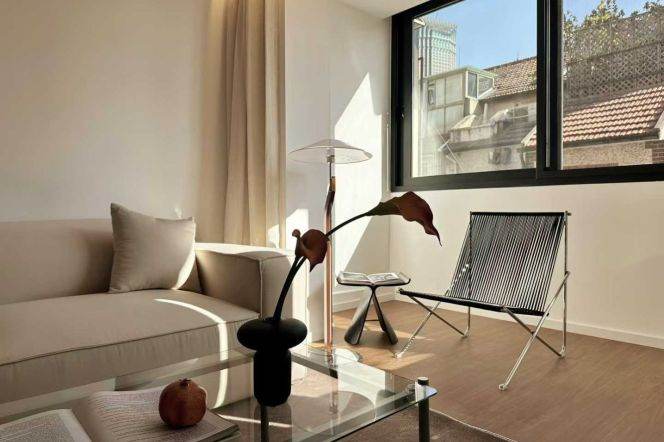  Newly renovated 2br apt with floor heating  in Jing'an   L7 