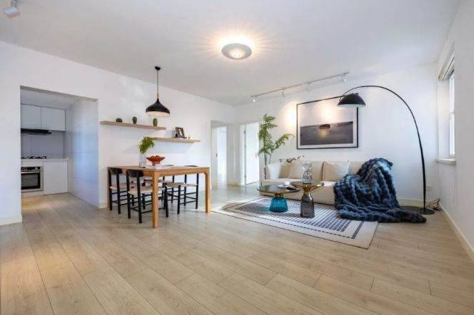 Super nice price & condition 2Br,Xintiandi,floor heating.