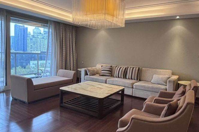 Middle Huaihai rd elevator 3BR 2BATH apartment