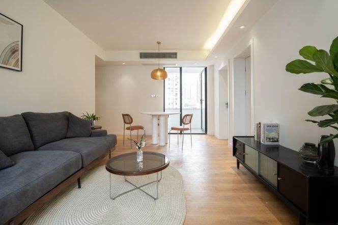 Elevator 2br with Balcony and Floor heating,Dong'an Road/Xujiahui St.