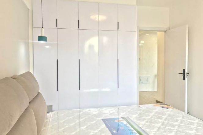 Jiaotong University elevator 1BR apartment