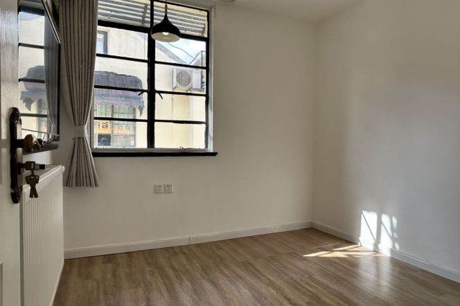 Modern 2Br-2bathr Apt + wall heating | Changshu & South Shanxi rd & Iapm