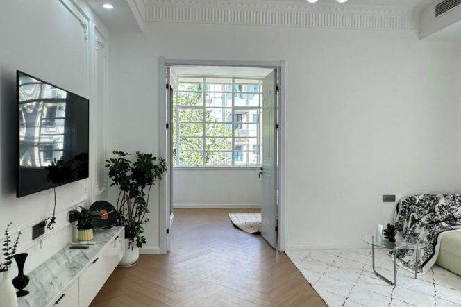 Good lighting 1br near Xujiahui/Jiaotong University