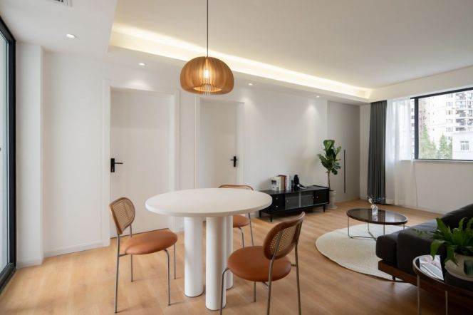 Elevator 2br with Balcony and Floor heating,Dong'an Road/Xujiahui St.