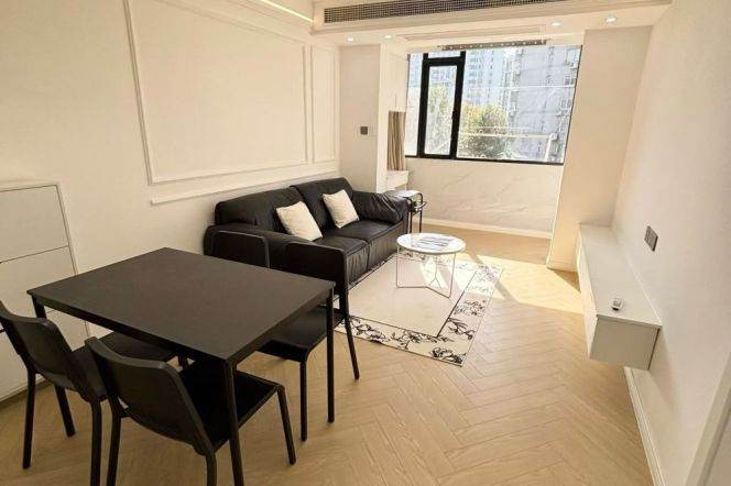 zhongshan park station one bedroom