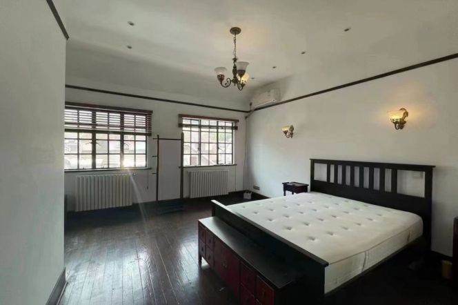 Spacious 180㎡ 5BR 3BA Old House in Xintiandi, only 16k