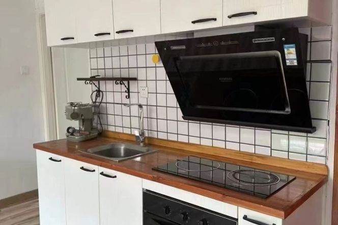 High ceiling 2Brs/1Lr/1Bt apt nr South shanxi rd,M1/10/12/13