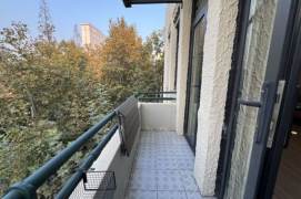 2 br  bright old Apt/huge living room&balcony/Xinle rd 13K