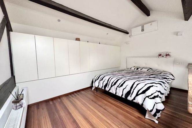 Nice classic Apt with double balconies plus terrace