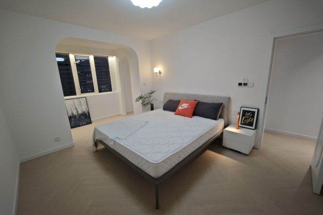 2B2B,Good view,Near Hanzhong road station,Line 1