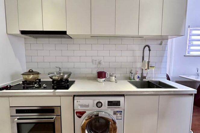 Nice classic Apt with double balconies plus terrace