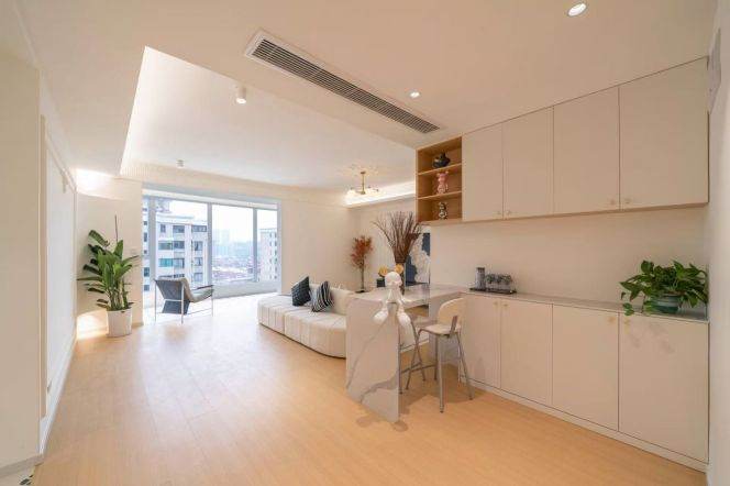 Price Reduced. Xuhui Top Floor Duplex，290㎡ French Style Beauty That Totally Wins Me Over