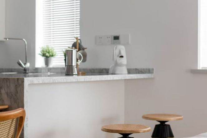  A spacious 2beds apartment near Jing'an Temple is available soon. Don't miss out