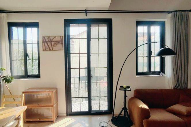 160 sqm 3 br  bright old house&wall heating &terrace 17K