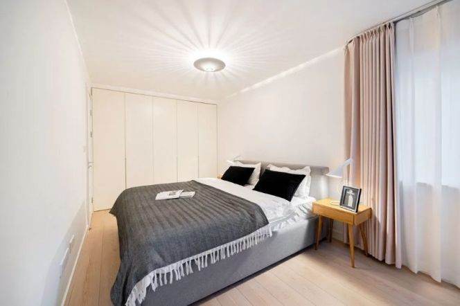 2 br modern Apt &floor heating &lovely yard/Julu rd Grand plaza &gym/pool