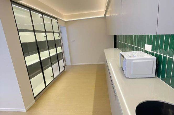 Cozy apt with new renovation Jiaotong university MTR