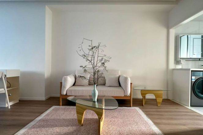 Nice terrace 2Brs/2Lrs/1Bt apt nr Jiangsu rd,M2/11